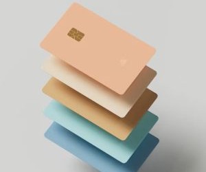 A Forex lehetőséget kínál arra, hogy a globális valuták közötti ingadozásokból profitáljunk egy rendkívül likvid piacon, amely a nap 24 órájában kereskedik, de egyben magas kockázatú terület is a tőkeáttétel, az erős volatilitás és a makrogazdasági hírek hatása miatt; a kulcs az, hogy világos stratégiával, szigorú kockázatkezeléssel és csak olyan tőkével kereskedjünk, amelynek elvesztését megengedhetjük magunknak anélkül, hogy ez befolyásolná pénzügyi stabilitásunkat.