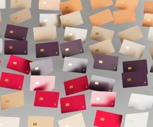 Az olyan árucikkek, mint az arany, az olaj, a mezőgazdasági termékek és az ipari fémek lehetőséget kínálnak a portfólió diverzifikálására és az infláció elleni védekezésre, de az áringadozás, a geopolitikai feszültségek és a kereslet-kínálati sokkok miatt magas kockázatú eszközök is; a kulcs az, hogy világos stratégiával, a mögöttes piaci mozgatórugók megértésével és csak olyan tőkével fektessünk be, amely nem veszélyezteti pénzügyi stabilitásunkat.