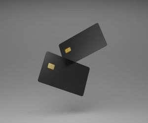 Az olyan árucikkek, mint az arany, az olaj, a mezőgazdasági termékek és az ipari fémek lehetőséget kínálnak a portfólió diverzifikálására és az infláció elleni védekezésre, de az áringadozás, a geopolitikai feszültségek és a kereslet-kínálati sokkok miatt magas kockázatú eszközök is; a kulcs az, hogy világos stratégiával, a mögöttes piaci mozgatórugók megértésével és csak olyan tőkével fektessünk be, amely nem veszélyezteti pénzügyi stabilitásunkat.