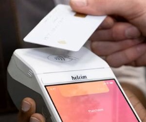 A kriptovaluták magas hozampotenciált és nagyobb pénzügyi szabadságot kínálnak a decentralizáció révén, mivel egy olyan piacon működnek, amely a nap 24 órájában, a hét minden napján nyitva van. Ugyanakkor magas kockázatú eszközök a szélsőséges volatilitás és a szabályozás hiánya miatt. A fő kockázatok közé tartoznak a gyors veszteségek és a kiberbiztonsági hibák. A siker kulcsa, hogy csak világos stratégiával és olyan tőkével fektessünk be, amely nem veszélyezteti a pénzügyi stabilitásunkat.